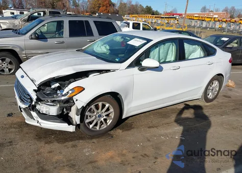2017 Ford Fusion S z USA, uszkodzony, nr VIN 3FA6P0G76HR318912